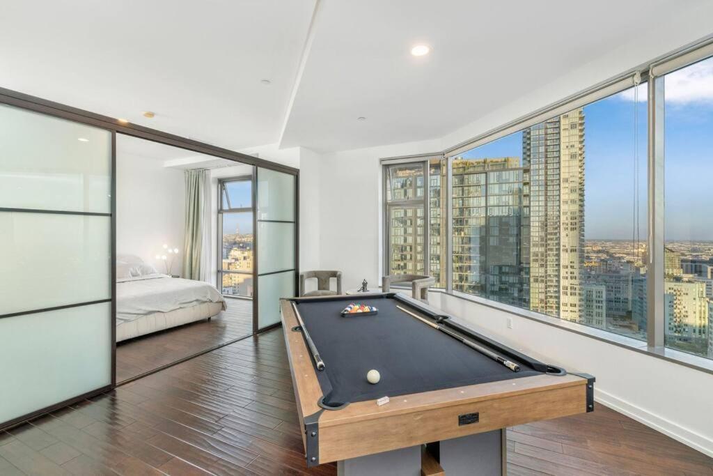 Apartment Downtown La With The Breathtaking View 2 Bedrooms And Parking Space